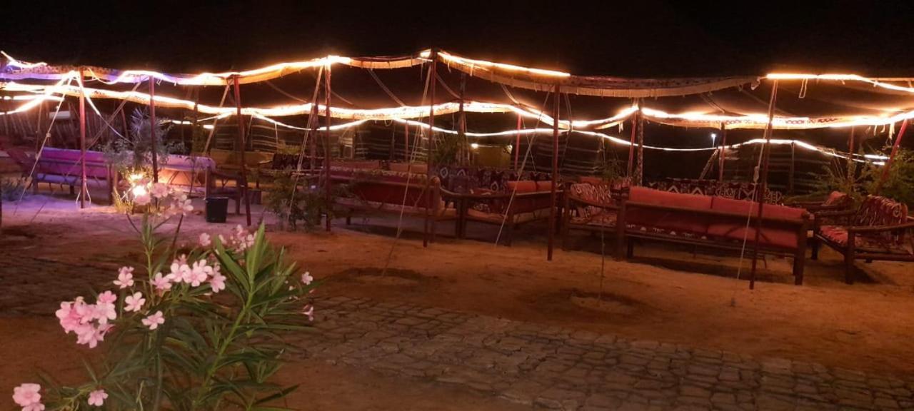 מלון אום לאג' Royal Tours Permanent Camp מראה חיצוני תמונה